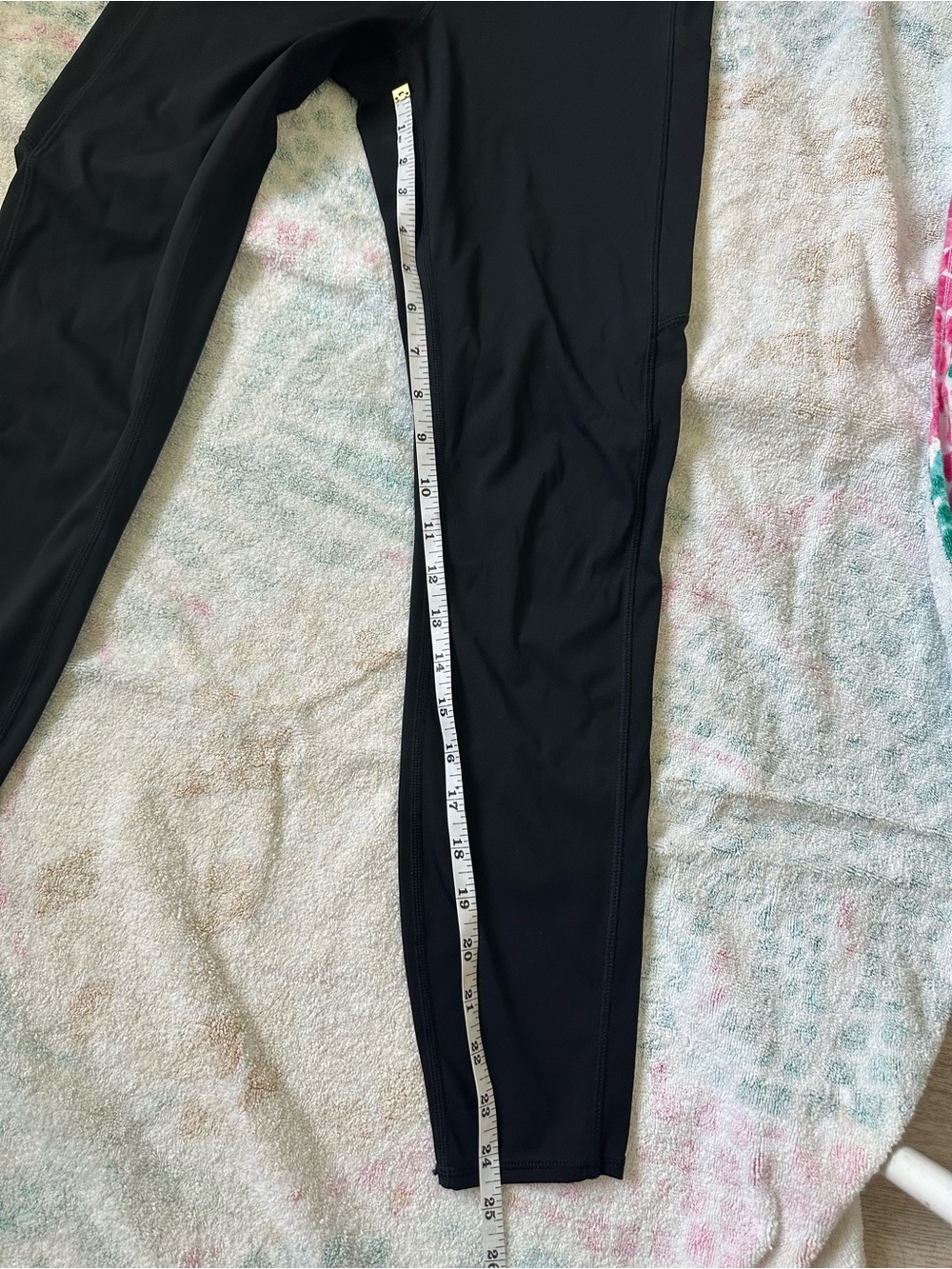 Vuori Black Performance Leggings with Zip Pocket